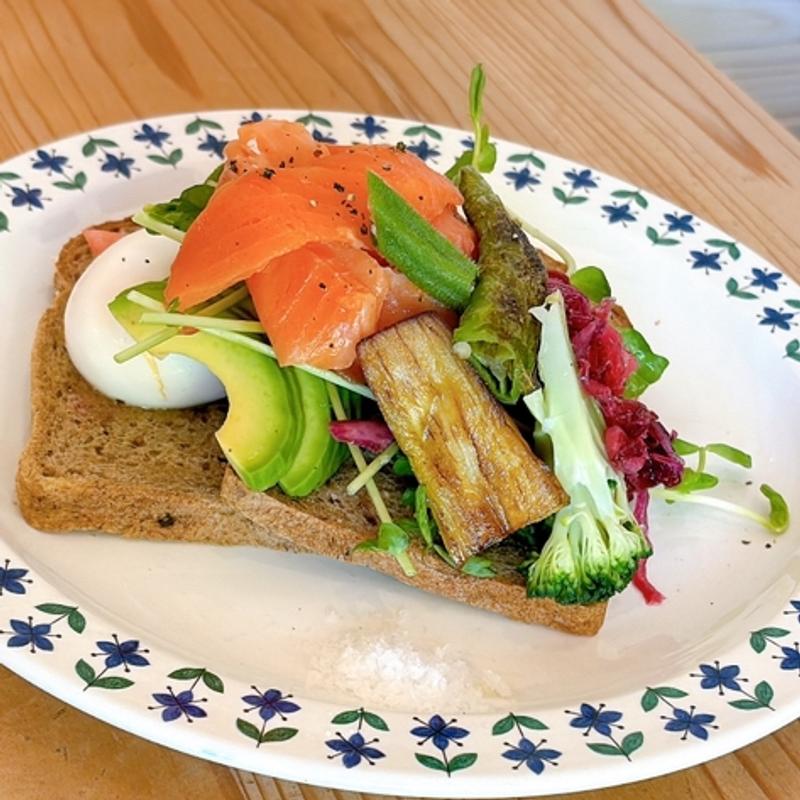 スモーブロー（スモークサーモン）(カフェドミーミ（Café de mimi）)