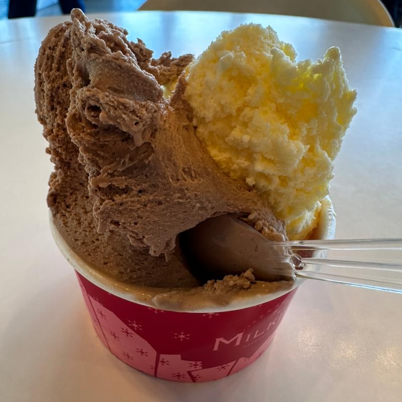 ダブル（ジャンドゥイヤととうもろこし）(㈱ミルキッシモ函館 五稜郭タワー店)