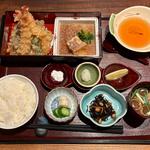 海老と野菜の天ぷら(味処 季布や)