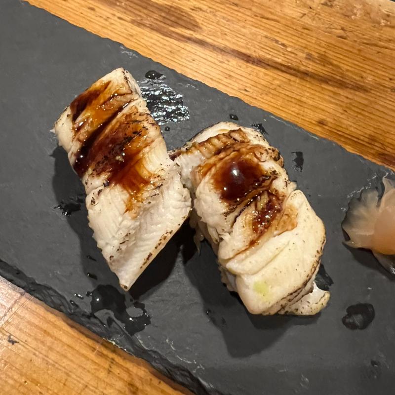 蒸しアナゴの握り(はし処恵)