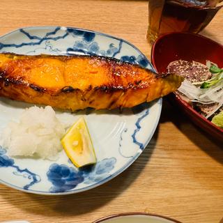 銀鮭の西京焼きお刺身小鉢付き(みつや)