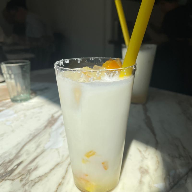 フレッシュフルーツラッシー(三燈舎)