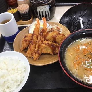 秋の海鮮フライ定食(かつや 京浜川崎店)