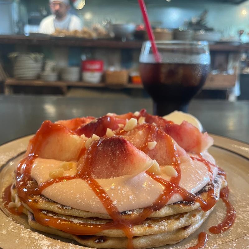 白桃とグァバのパンケーキ(DAKOTA ・RUSTIC TABLE・)