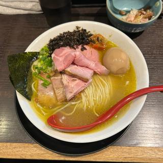 広島県産牡蠣ムール貝アヒージョオイル中華蕎麦(麺処 夏海 )