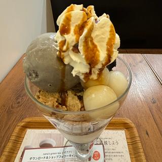 黒胡麻白玉パフェ(nana's green tea 京王聖蹟桜ヶ丘SC店)