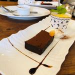 チョッコラータのテリーヌw/パッションフルーツのグラニテ