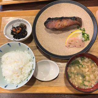 銀鱈のみりん焼き定食(味の正福)