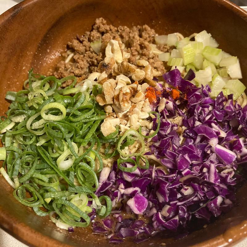 (薬膳汁なし坦々麺ハルキヨ)