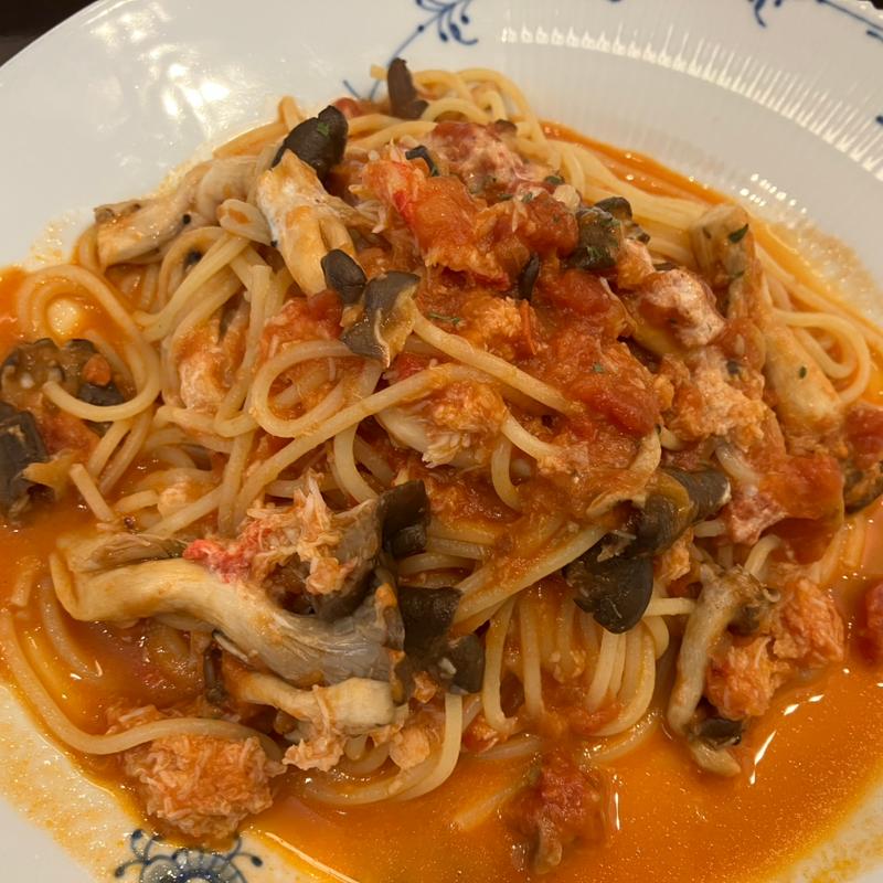 紅ずわい蟹と霜降りひらたけのトマトクリーム(椿屋カフェ ラゾーナ川崎店)