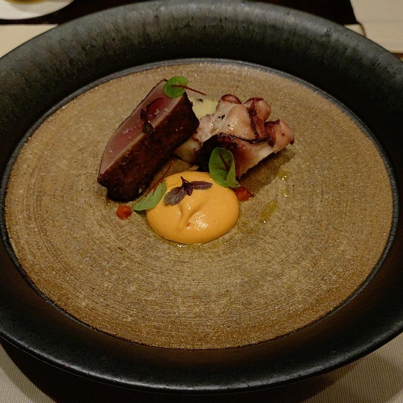 マグロとタコの燻製(星のや竹富島 ダイニング)