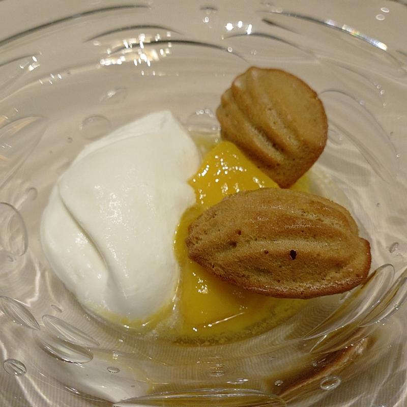 マンゴーと泡盛のアイスクリーム(星のや竹富島 ダイニング)