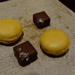 マカロンとチョコレート