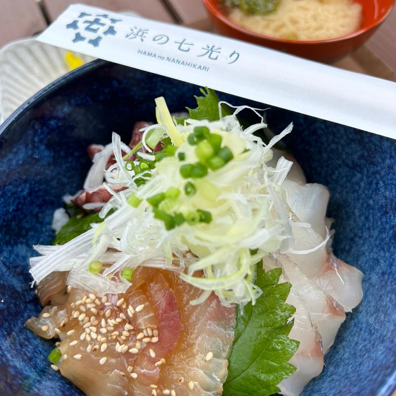 真ダコ、ヒラメ(漬け)、コチ3色丼(浜の七光り)