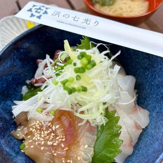 真ダコ、ヒラメ(漬け)、コチ3色丼(浜の七光り)
