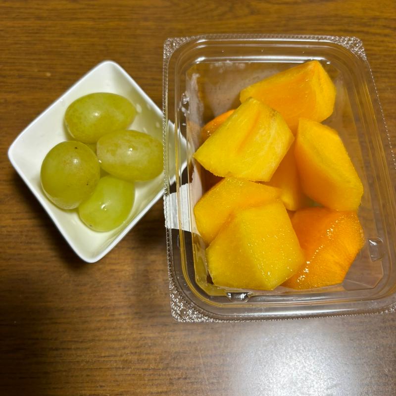 木熟シャインマスカットと柿(自宅)