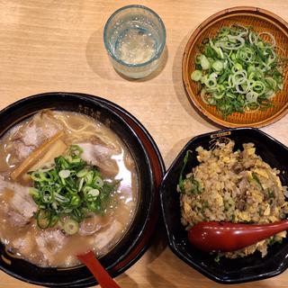うま屋ラーメンチャーハンセット(豚旨うま屋ラーメン 松阪店)