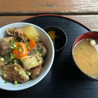 牛すじ丼(気まぐれ屋)