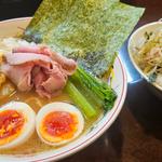 豚骨醤油ラーメン(並)ほうれん草ハーフ、チャーコロご飯ハーフ(こいけのいえけい)