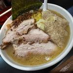 奥久慈鶏110kgの鶏白湯大盛り、つけ玉、チャーシュー、ワンタントッピング(一条流がんこ総本家分家荒木町)