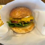 チーズバーガー（ミニ）(GOLDEN BROWN OMOTESANDO)