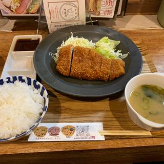 ロースカツ定食