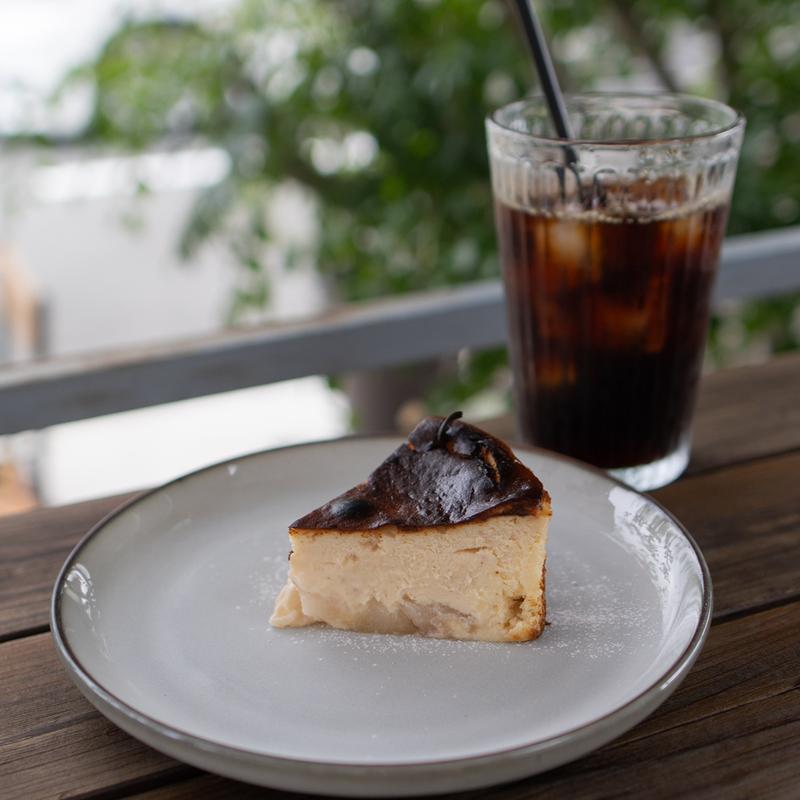 紅玉林檎のバスクチーズケーキ(Piece by Piece coffee)