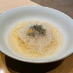 トマトバジル冷麺(恵比寿うしみつ)