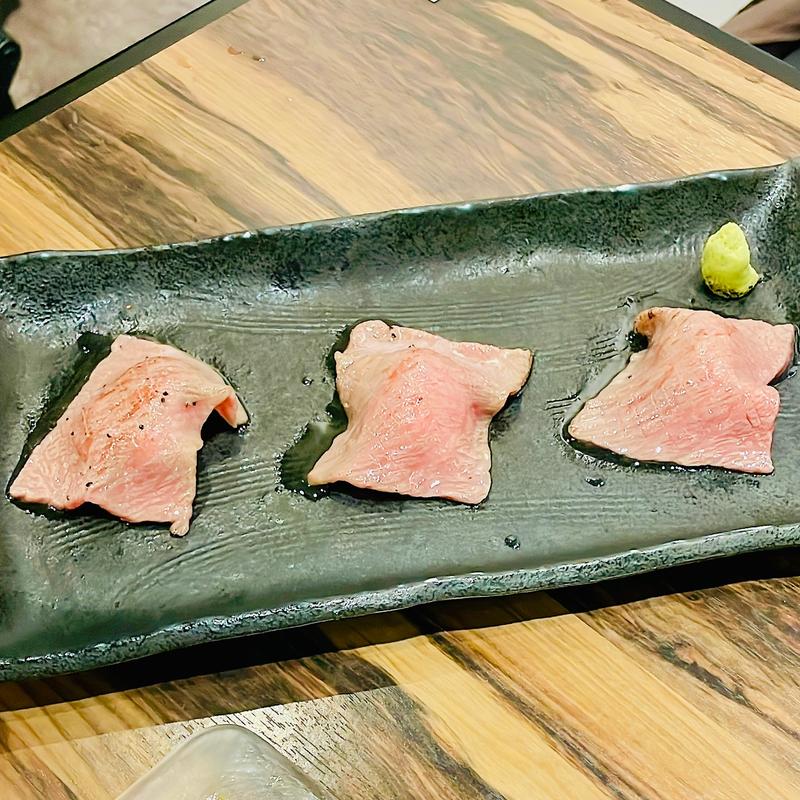 黒毛和牛 炙り肉寿司(三貫)(焼肉ブリッヂ エキアプレミエ和光店)