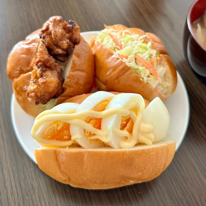ロールパン(玉子、唐揚げ、コールスロー)(ベルクス 東墨田店)