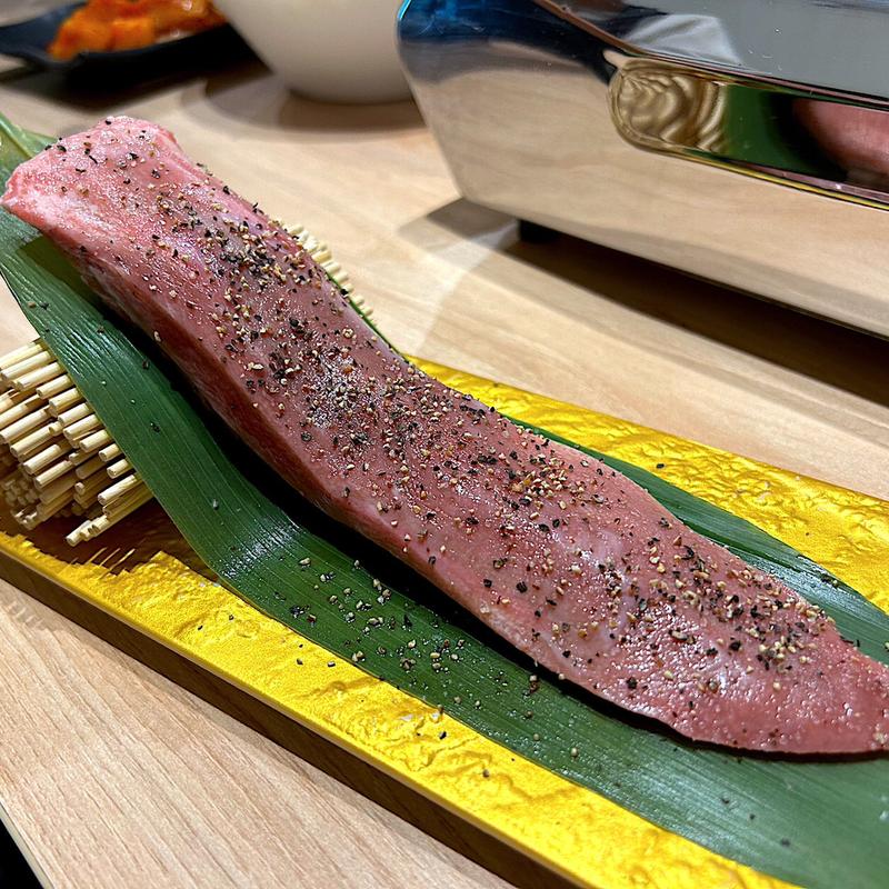 名物豚一本タン(豚焼肉 グルマンズ)