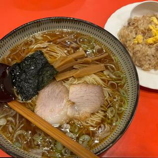 ラーメンと半チャーハン(中華料理 一番)