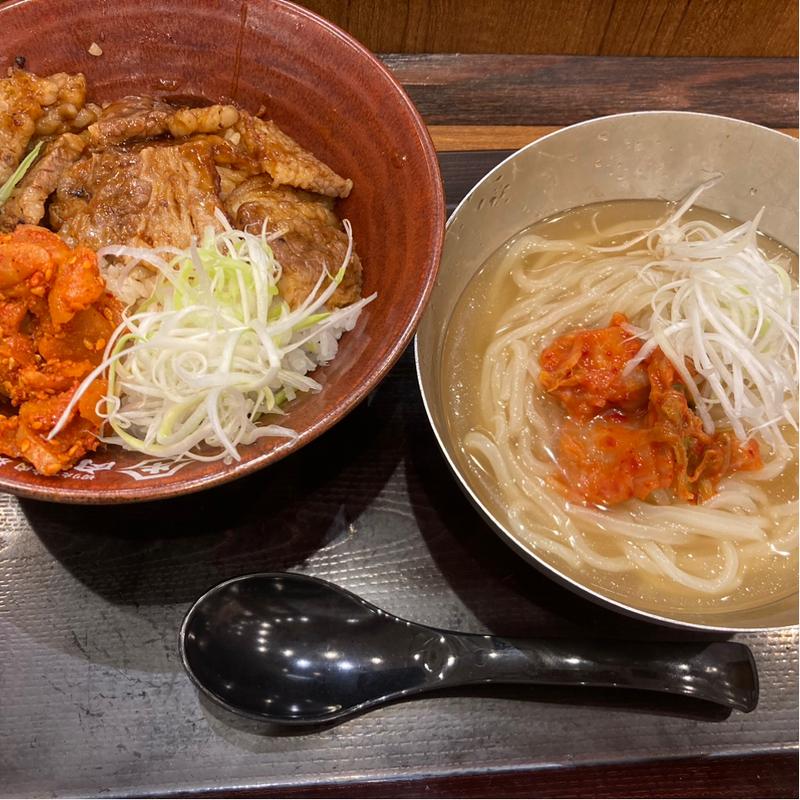 日替わり厚切りカルビ丼&ハーフ冷麺(肉のヤマ牛MINANO)