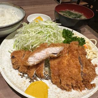 ロースかつ定食(とん酒場 まんぷく)