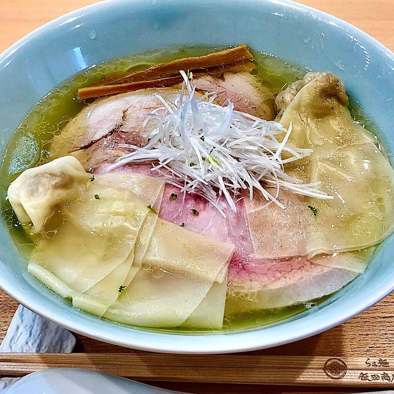 わんたん入りしおチャーシュー麺(らぁ麺 飯田商店)