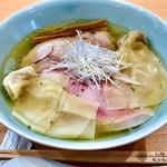 わんたん入りしおチャーシュー麺