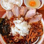 竹岡醤油ラーメン チャーシュー 薬味 生卵 ライス