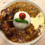 あいがけカレー スパホリ特製チキン うまだし煮卵 ラッシー(スパイスカレー専門店 SPICE HOLIC （スパイスホリック） 京都四条烏丸)