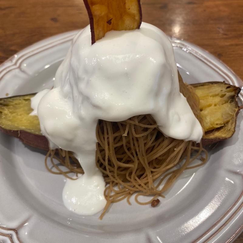 焼き芋モンブラン　キャラメルソース添え(オリーブの丘 荒川沖店)