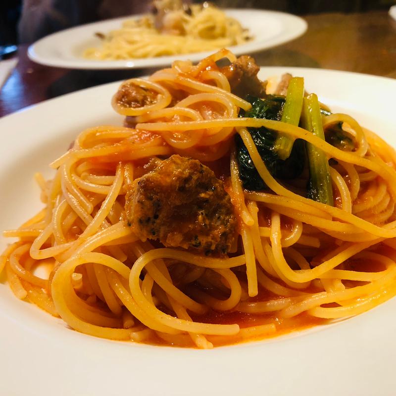 サルシッチャとほうれん草のトマトソーススパゲッティ(トラットリア オーリオ （Trattoria OLIO）)