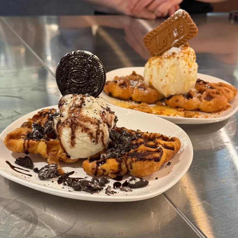 オレオクロッフル、プレーンクロッフル(シガン東桜店 生サムギョプサル専門店)