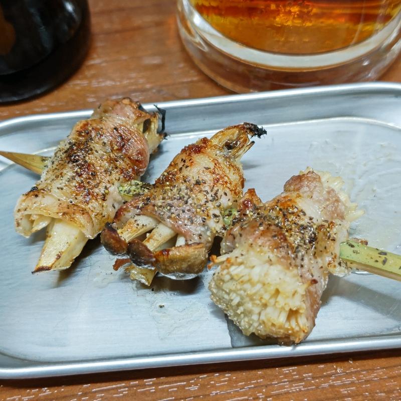 3種のキノコの豚巻き(大衆食堂2.0 とぽす)