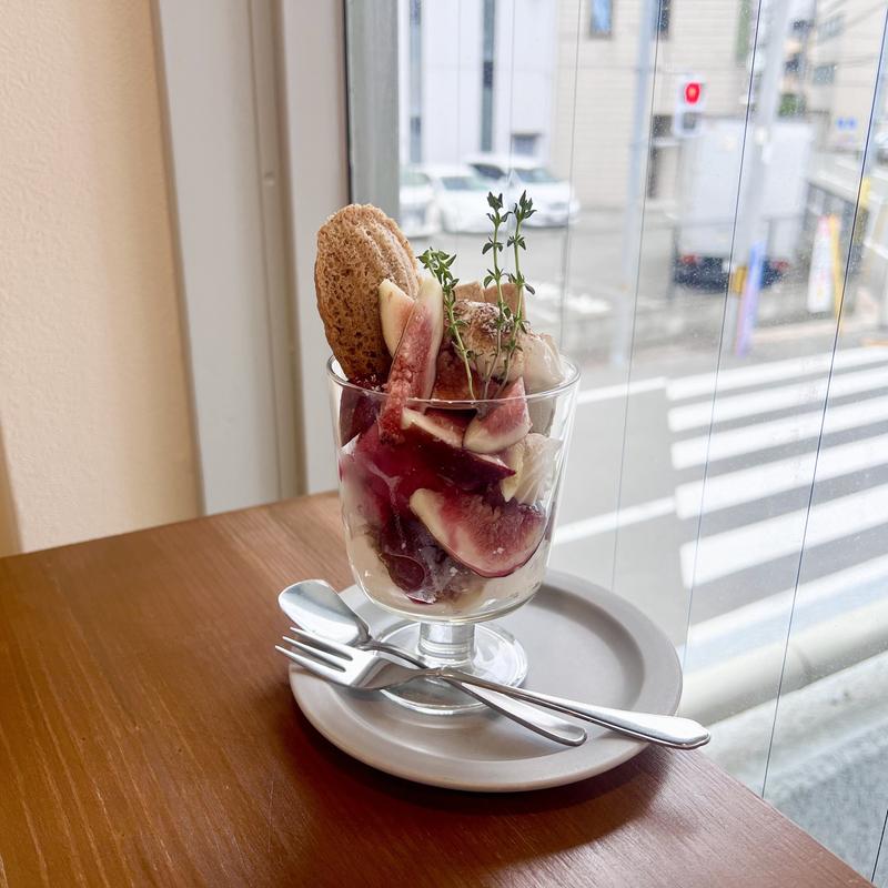 いちじくのパフェ(sumica PASTRIES&COFFEE)