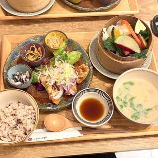 Vegeプレート　大山どりの油淋鶏(musi-vege+cafe 京阪モール店)