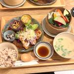 Vegeプレート　大山どりの油淋鶏