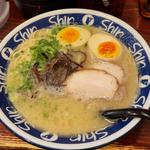煮玉子入りラーメン(博多らーめん　Shin Shin　しんしん)