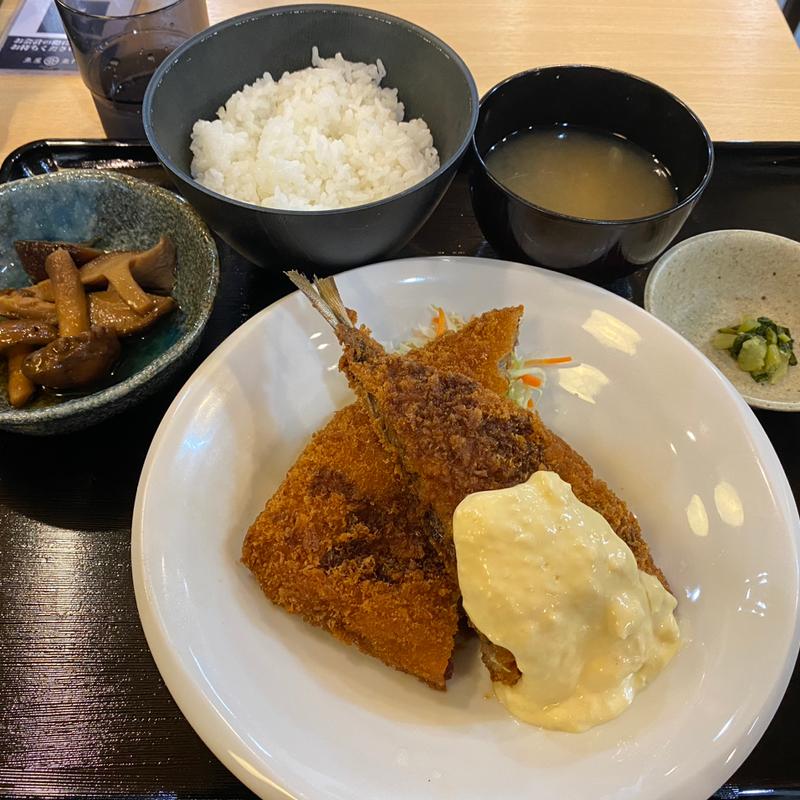特大アジフライ定食(魚屋亜門)