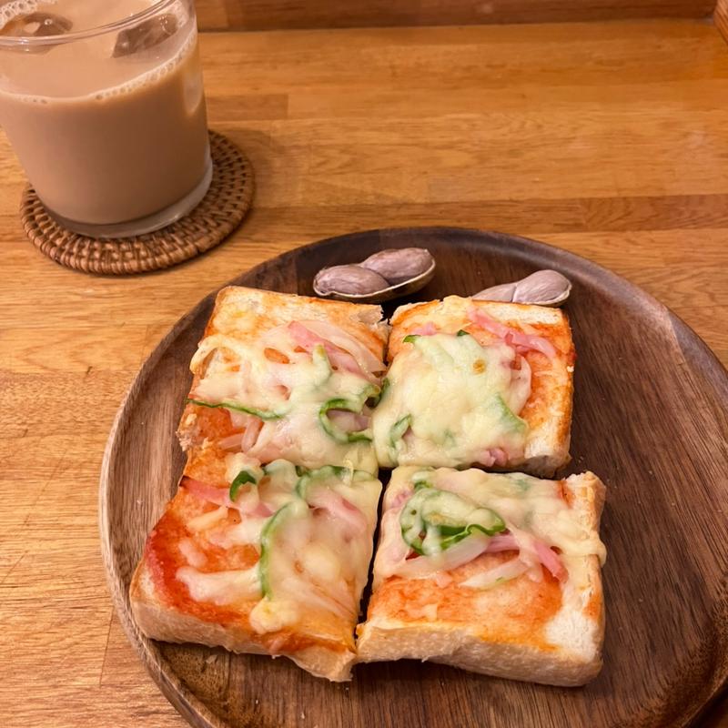 季節のピザトースト(のら珈琲)