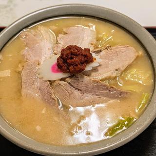 辛味噌ラーメン チャーシュー(うめつ食堂 )