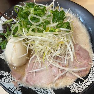 味玉白ネギラーメン カタ(博多一幸舎 京都拉麺小路店)